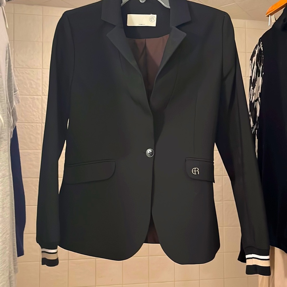 Stylish Elias Rumelis women’s black blazer with rib cuffs. Like new.
